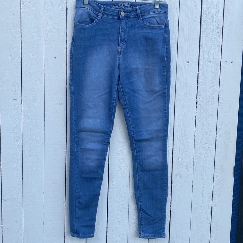 Wallflower Jeans - Picture 3 of 13